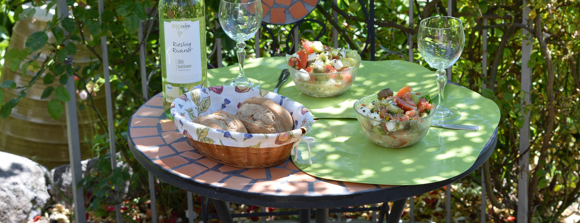 Titelseite -Gartenmöbel seating arrangement 2125652 1920